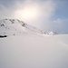 Bei der Alpe Olgia  (auf der LK "Val d'Olgia 2063m). Im Hintergrund das Helgenhorn. Im Vordergrund der unspektakuläre All'Uomo, um welchen man links herum richtung San Giacomo steigt.
