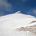 Gipfel Helgenhorn 2837. Unterhalb der "Felszone" wird das Skidepot errichtet, anschliessend dann zu Fuss zum Gipfel.