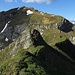 Am Gipfel des Goldlochspitz wird der breite Rücken zu einem schmaleren Grat,.