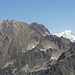 Links Les Grands Moulins, rechts im Hintergrund der Mont Blanc.