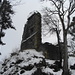 Die durch den Schwarzwaldverein erstellte Aussichtskanzel thront auf der einzigen verbliebenen Aussenmauer des Turms der einstigen Burganlage