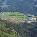 Geigelstein - Tiefblick hinunter nach Ettenhausen, ca. 1.200 m unter uns. Gut ist auch die Tiroler Achen (aka Großache) zu erkennen.