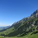 Vom Rückweg nach Lehmen der Blick zur morgendlichen Aufstiegsroute via Alp Filder.