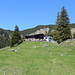 An der Priener Hütte - Die beliebte Hütte befindet sich südwestlich unterhalb des Geigelsteins in einer Höhe von 1.410 m. Foto vom Nachmittag (auf dem Rückweg).