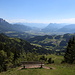 Karspitze - Eine von zwei Aussichtsbänken am "Gipfel". Wer [http://www.hikr.org/gallery/photo2391329.html?post_id=121008#1 etwas später am Tag] kommt, blickt allerdings weniger ins Gegenlicht.