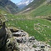 Die Überreste der Hütten der Alp de Stabi