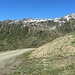 ...und schauen auf der Salzburger Seite zum Östlichen Salzachgeier. Die hier beschriebene Route führt vom Wanderweg im mittigen Kessel nach links herauf auf den Rücken der Salzachalm