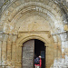 Romanisches Portal, L'Église Saint-Barthélemy de Pimbo, 12.Jh.