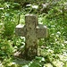 Nochmal ein Kreuz und wieder für einen erschossenen Jäger. Er war laut Hinweistafel für das Kloster Tegernsee tätig. Ein Wilderer erschoss ihn hier schon im Jahre 1701.