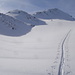 bester Pulverschnee garantiert hier eine schöne Abfahrt, ein Anstieg ist mit Ski bis zum Gipfel möglich