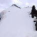 Tour de Boussine. Die grosse, fiese Spalte, die das gesamte namenlose Gletscherchen unter dem Gipfel durchzieht, ist hier gut zu sehen.