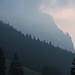 ca. 05:00 Uhr morgens kurz nach Flims im Aufstieg nach Foppa mit Blick zum Flimserstein