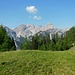 Alla sella di Monte Nero, la vista si apre sulle Dolomiti di Senes