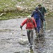 passo sicuro di Chiara seguita da Mimì metallurgico e Giorgio
