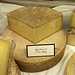 <b>All’Alpe di Piora viene prodotto uno dei formaggi più prestigiosi e più cari della Svizzera: il Piora, assurto a fama mondiale.<br />Alcune forme vengono vendute persino a San Diego, in California.<br />P.S.: la tassazione del Piora 2017 ha dato un risultato d'eccellenza: 20 punti su 20!</b>