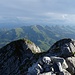 Auf dem Gipfel. Gewitterstimmung in der Ferne.