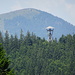 Turm auf dem Hasenhorn, dahinter der Belchen