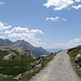 ein breiter (Fahr)Weg führt zur Alp Grüm