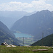 Lago di Poschiavo, dahinter das Veltlin mit den Bergamasker Alpen
