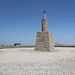 Torre - An der mit offiziell 1.993 m höchsten Stelle auf dem europäischen Festland befindet sich eine große, gemauerte Säule. Das Kreuz dürfte dabei die 2.000 Meter-Marke übertreffen.