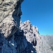 Der zerklüftete Grat zum Barthspitz zeigt sich. 