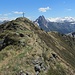 Der Brechhorn-Gipfel, eingerahmt von den Rettensteinen