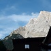 auch die Zugspitze ist vom Bhf sichtbar, ungefähr an meiner Markierung versteckt sich die Wiener Neustädter Hütte