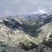 eine Stunde später - das Panorama am Gipfel, hier: leicht rechts der Bildmitte das Tal Suvretta da Samedan, das sich am Suvretta-Pass an das Suvretta da San Murezzan, durch das ich aufgestiegen war, anschliesst