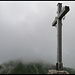 Auch die Steinkarspitze bot ein Gipfelkreuz im Nebel.