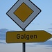 Wird man hier etwa gehängt??? Ehe noch kurz vor dem Ziel ein Henker erscheint rette ich mich in Malching in den Zug..