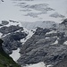 Close up auf den Läntagletscher. Hier hat 2009 die amerikanische Fotografin Julia Calfee unter dem Titel "The Last Songs of the Glaciers" eine Klanginstallation über das Schmelzen der Gletscher aufgenommen. Sie verbrachte mehrere Wochen in einem Baucontainer, den sie Moonstone Hotel nannte, direkt am Läntagletscher, und fing mit einem Mikrophon herumwandernd die murmelnden Töne ("Lieder") des schmelzenden Gletschers ein [http://www.swissinfo.ch/de/index/Glaciers_last_songs.html?cid=7639728 swissinfo]. 