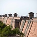 Die Mauer ist von Dutzenden von Wachtürmen gesäumt. Hier der Blick von der Südostecke der Mauer nach Norden. Die Stadtmauer von Pingyao wurde während der Ming-Dynastie (1368-1644) erbaut, und ist heute eines der wenigen  Monumente dieser Art in China.
