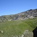 auf der anderen Seite des Grats: Blick auf "Verborgen Pischa" und den späteren Aufstieg auf dem NW-Grat vom Sattel links von P2708 (im Zoom ist die oberste Serpentine dort erkennbar)
