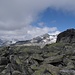 Im Westen fällt das stolze Vorder Gärstenhorn (3167 m) auf