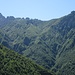 La lunga cresta che collega lo Zucco Pertusio alla cima della Grignetta (in alto a sx), dove si trova il Rifugio Rosalba.