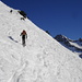 die eigentliche Schlüsselstelle der Tour ist der sehr steile, südseitige Hang, kurz nach der Mittleren Schochenalpe(1577m). Er wird diagonal von rechts nach links überwunden(ca. 100 HM). Vorsicht ist hier angebracht, es ist der lawinengefährlichste Teil der Tour, oben wird's dann flacher