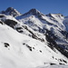 jetzt erst zeigt sich der Große Krottenkopf, auch er wird mit Ski gemacht; rechts davon die Ramstallspitze