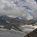 l'enorme distesa del ghiacciaio Fellaria,
la in fondo la cima Fontana