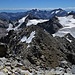 Gipfelblick Gr. Angelus, in vorderer Linie am Laaser Ferner Lyfispitze und Pedersenspitzen, dahinter vom Hasenöhrl über Zufrittspitze zu den Eggenspitzen.