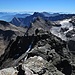 Gipfelblick Tschenglser Hochwand, vorne Taitschroi, Schafbergspitze und Kl. Angelus mit Ferner, dahinter Orgelspitze und Hasenöhrl vor den Dolomiten.