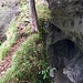 Das ist ein Teil der "Felsbrücke" die hoch über dem Bärenloch weiter zur Holi Flue führt.