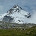 das Oldenhorn (die Südseite ist bedeckt; mit Neuschnee)