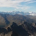 Blick zur Ortlergruppe, das auffallende Gletscherdach links gehört zum Rabenkopf/Cima dei Corvi