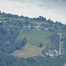 Zoom auf Urnes, links über dem Wald die berühmte Stabkirche