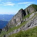 über den Südostgrat hinauf zum Gipfelkreuz vom Twäriberg 2117m