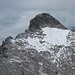 Blick nach dem jüngsten Schneefall auf das kürzlich von mir bestiegene Wetterwandeck. Rechts des Gipfels sieht man den gleichmäßig abfallenden geröllbedeckten NO-Grat, über den der Anstieg u. Abstieg führte.