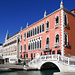 An der Riva degli Schiavoni: Hotel Danieli (cinque stelle di lusso). Wir steigen nicht hier ab.....