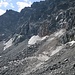 Der sterbende Schwarzhorngletscher ist mit sehr viel Schutt bedeckt.