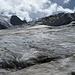 Rückblick auf den Gletscher, über den zahlreiche Bäche fliessen