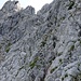 Der Einstieg in die bröslige Rinne zur Mayrbergscharte